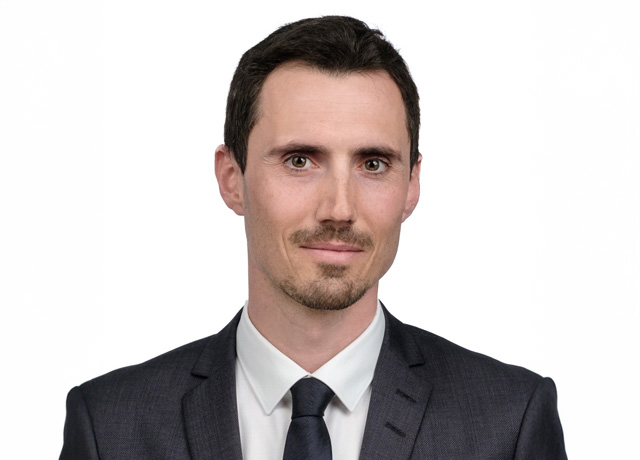 <h2><strong>Menjava v upravi BKS Bank:</strong> Clemens Bousquet zamenjuje Claudio Höller. Mandat Dietmarja Böckmanna je podaljšan za pet let.</h2>