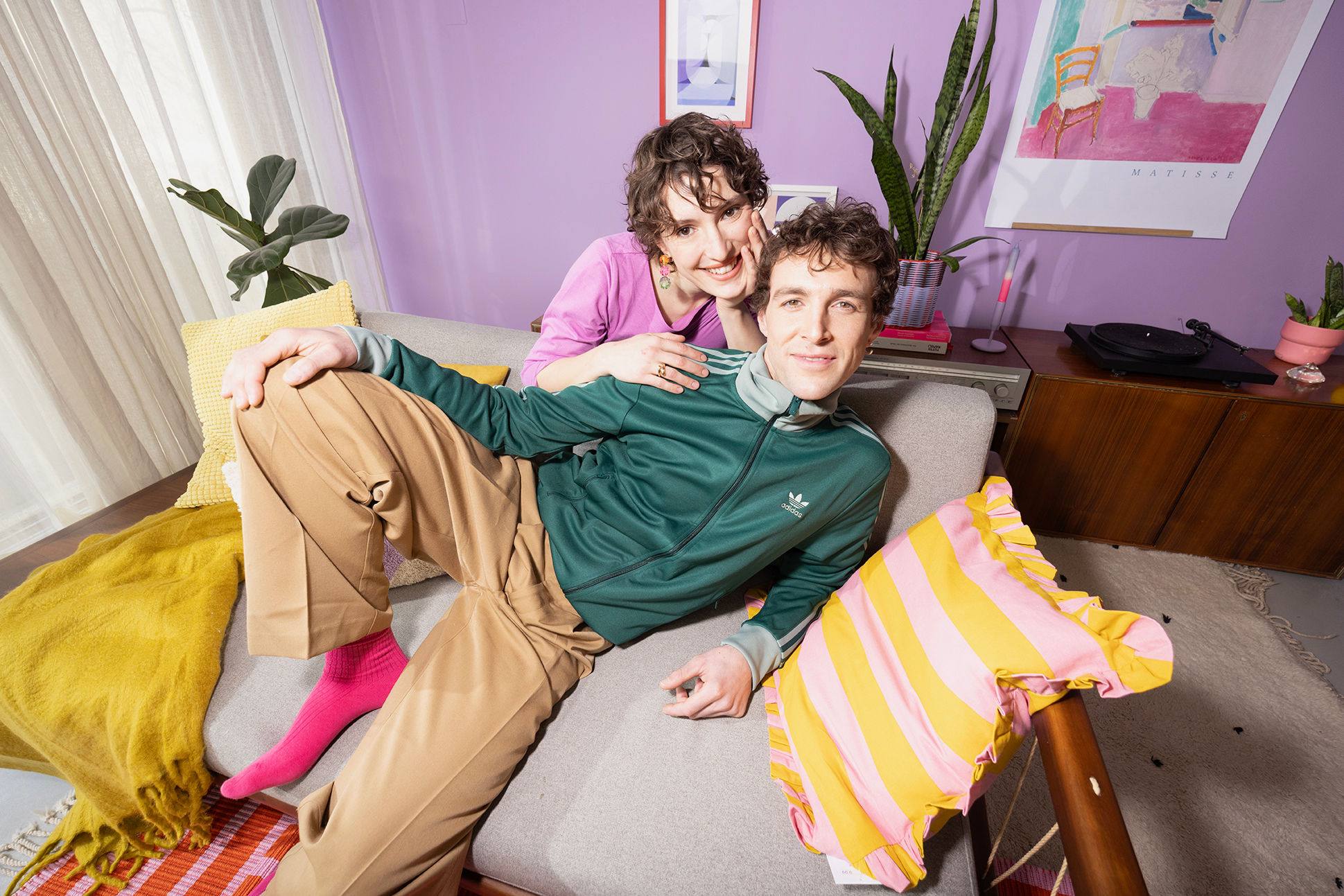 Par skupaj leži na kavču - stanovanjsko posojilo pri BKS Bank Par skupaj leži na kavču - stanovanjsko posojilo pri BKS Bank