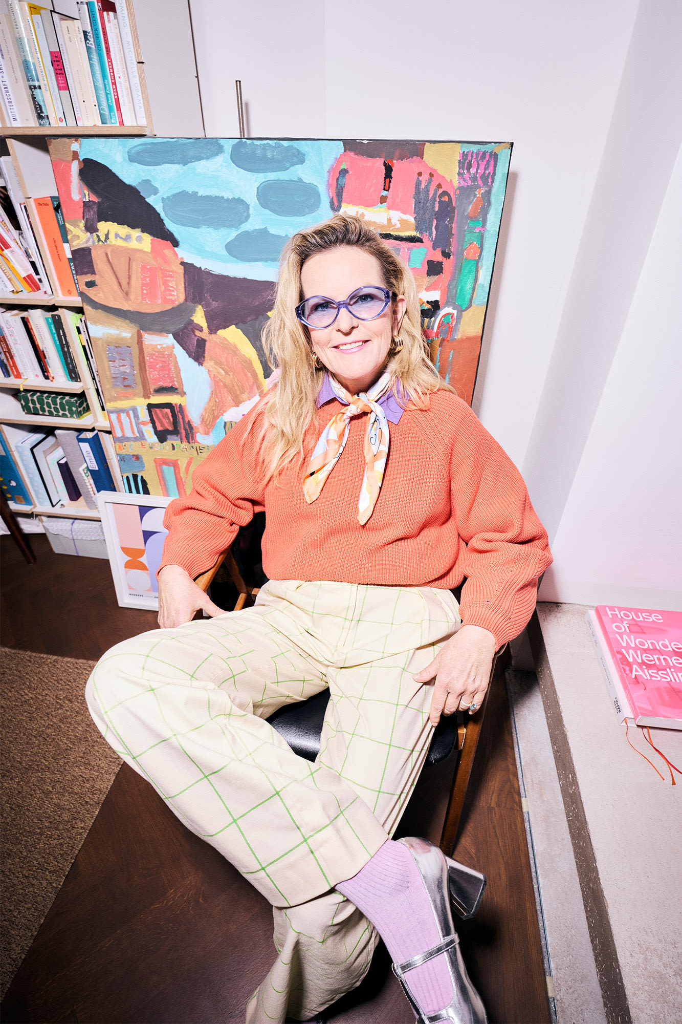 Ženska pred umetniškim delom - premium skrbniški račun banke BKS za ekskluzivne naložbene rešitve. Ženska pred umetniškim delom - premium skrbniški račun banke BKS za ekskluzivne naložbene rešitve.