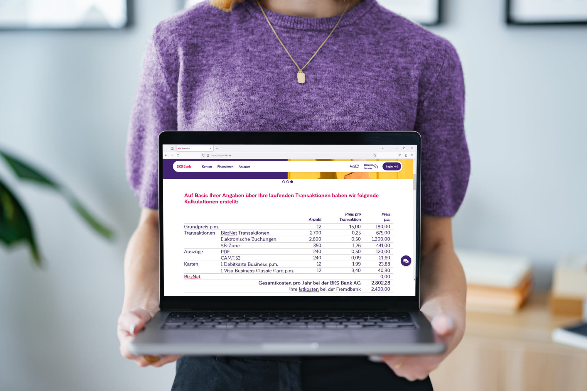 Ženska s prenosnim računalnikom na spletni strani BKS - analiza plačilnih transakcij banke BKS Ženska s prenosnim računalnikom na spletni strani BKS - analiza plačilnih transakcij banke BKS