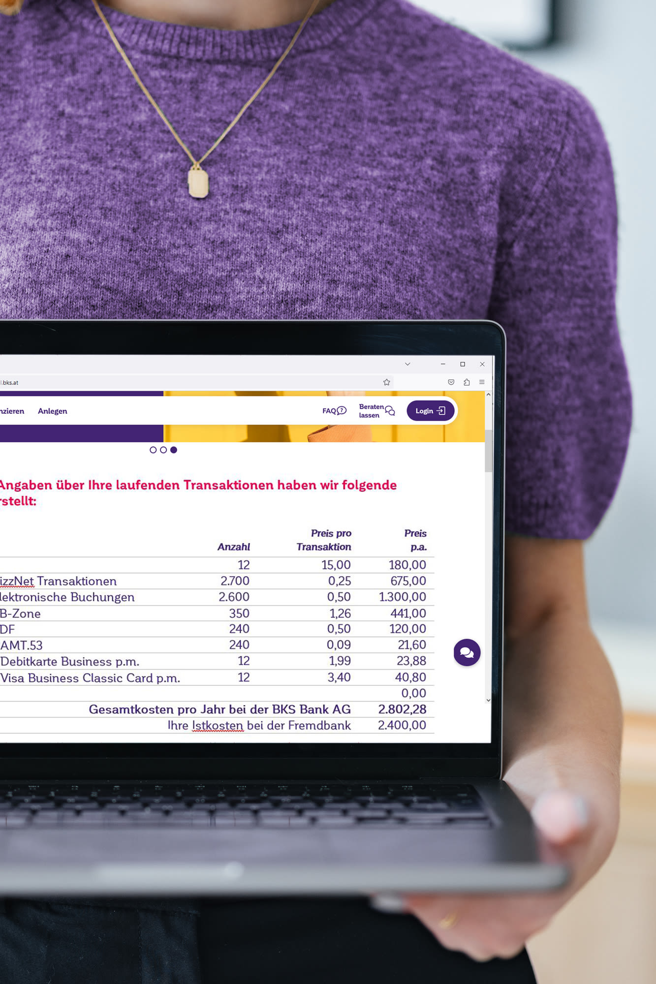 Ženska s prenosnim računalnikom na spletni strani BKS - analiza plačilnih transakcij banke BKS Ženska s prenosnim računalnikom na spletni strani BKS - analiza plačilnih transakcij banke BKS